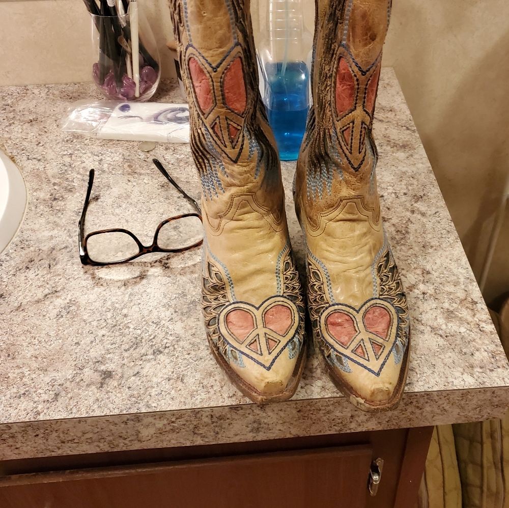 Women's cowboy boots